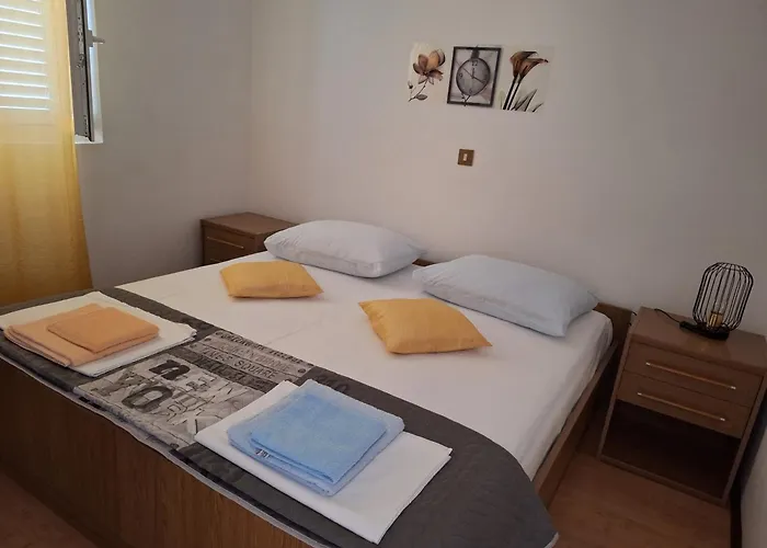 Apartment With Parking Space - Donja, Rab - 15999 *