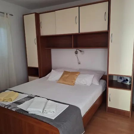 With Parking Space - Donja, Rab - 15999 Apartment